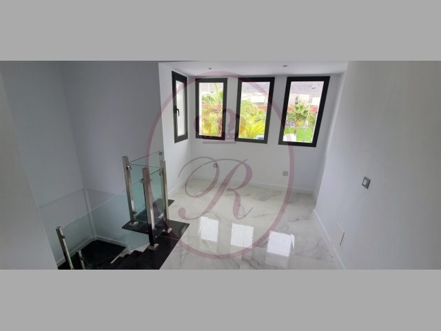 5 bed villa for sale in Balcon del Duque, El Duque