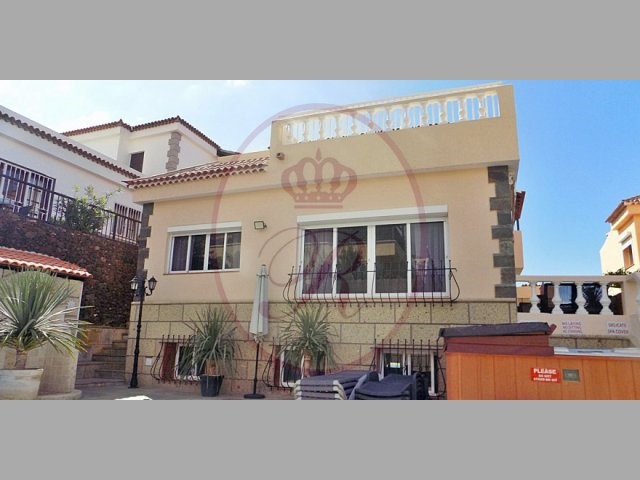 6 bed villa for sale in San Eugenio Alto