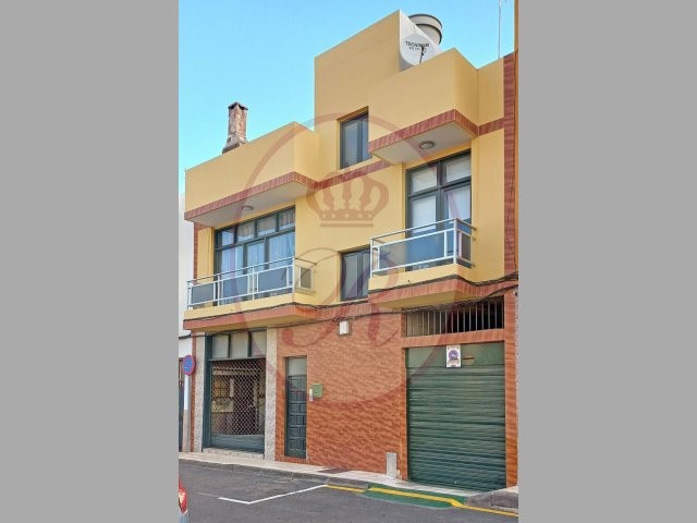 6 bed townhouse for sale in Las Rosas