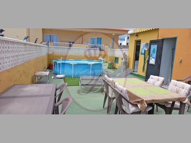 6 bed townhouse for sale in Las Rosas