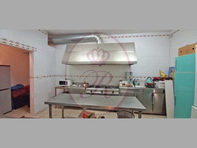 6 bed restaurant for sale in Las Rosas