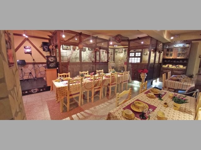 6 bed restaurant for sale in Las Rosas