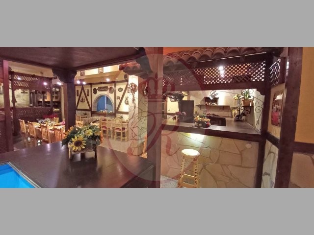 6 bed restaurant for sale in Las Rosas