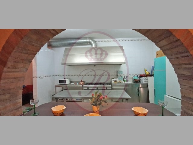 6 bed restaurant for sale in Las Rosas