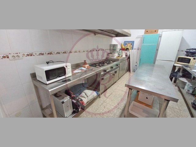 6 bed restaurant for sale in Las Rosas