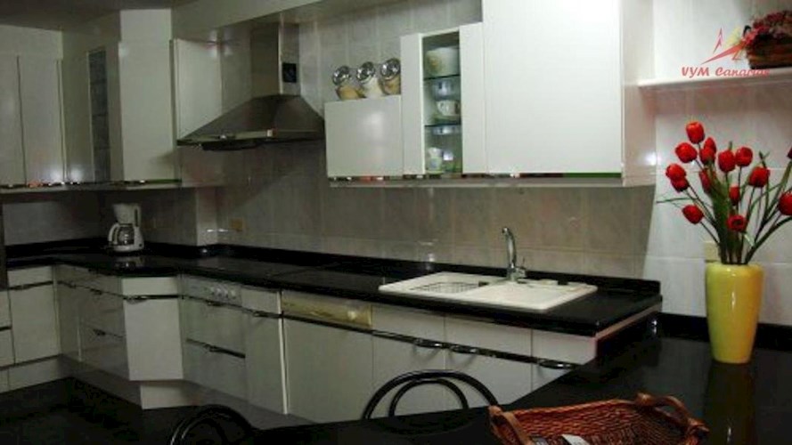 5 bed villa for sale in Parque de la Reina