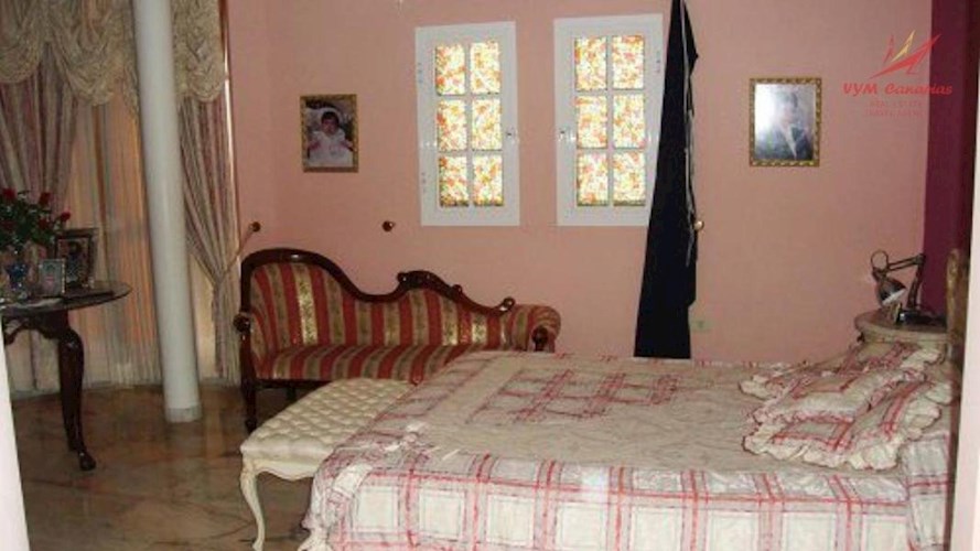 5 bed villa for sale in Parque de la Reina