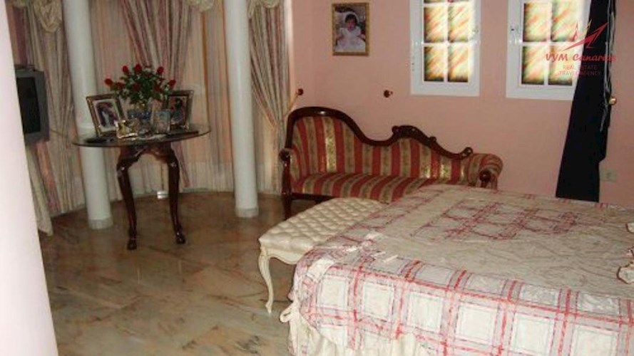 5 bed villa for sale in Parque de la Reina