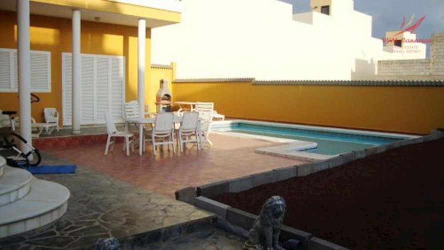 5 bed villa for sale in Parque de la Reina