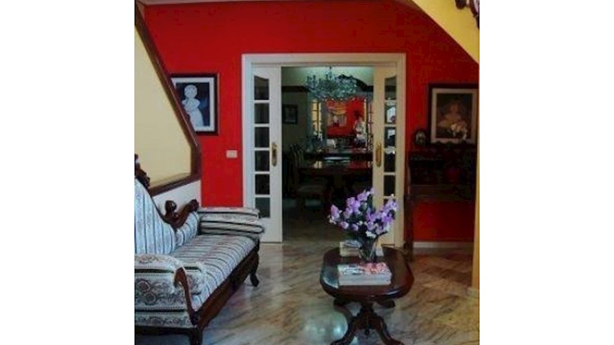 5 bed villa for sale in Parque de la Reina