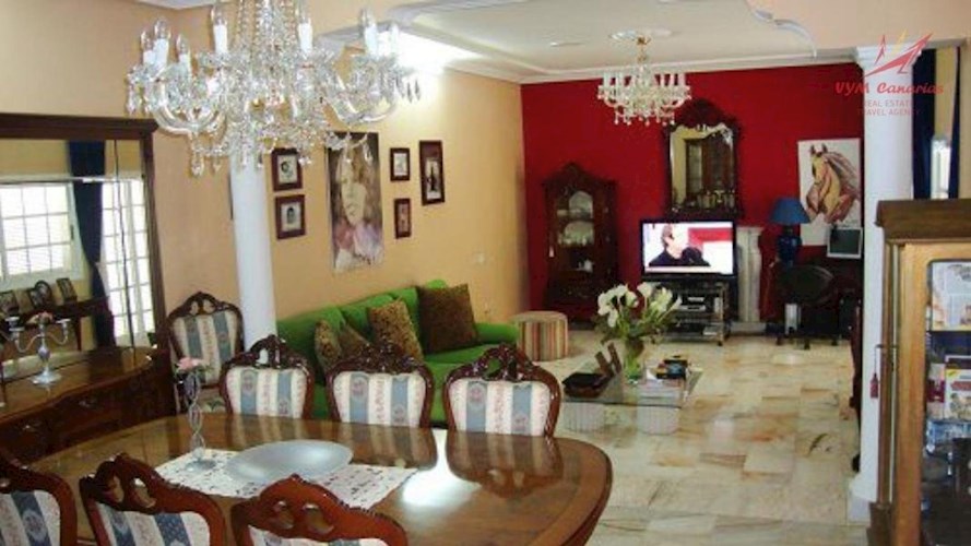 5 bed villa for sale in Parque de la Reina