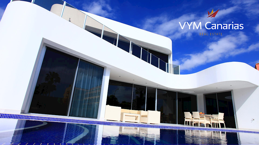 4 bed villa for sale in La Caleta