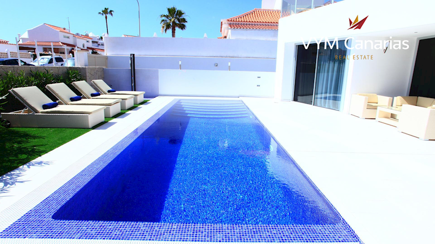 4 bed villa for sale in La Caleta