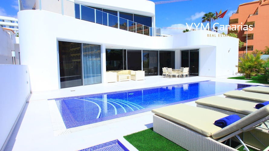 4 bed villa for sale in La Caleta