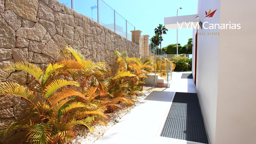 4 bed villa for sale in La Caleta