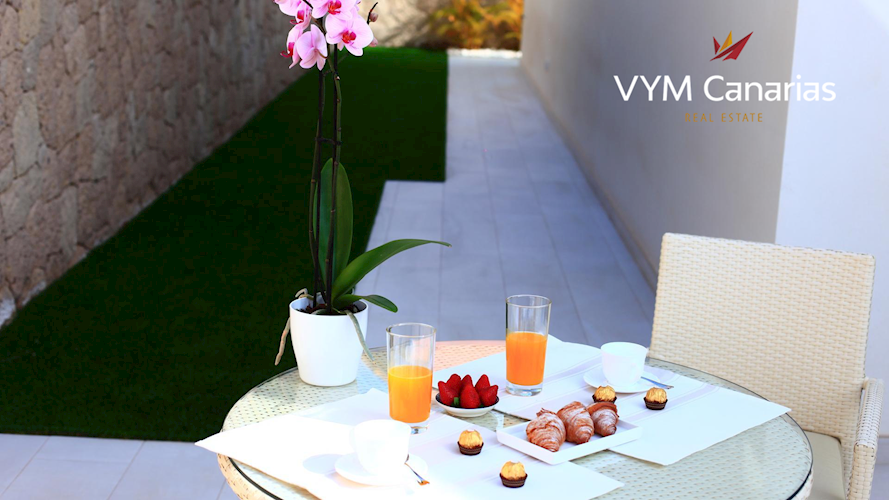 4 bed villa for sale in La Caleta