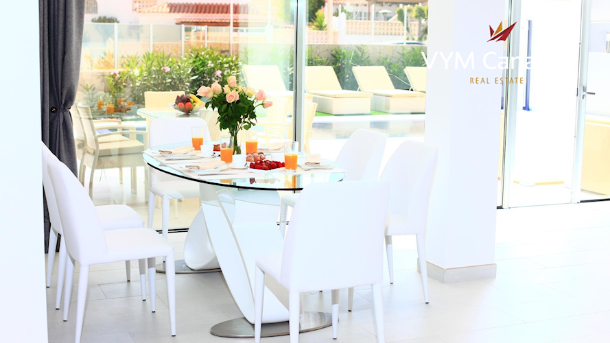 4 bed villa for sale in La Caleta