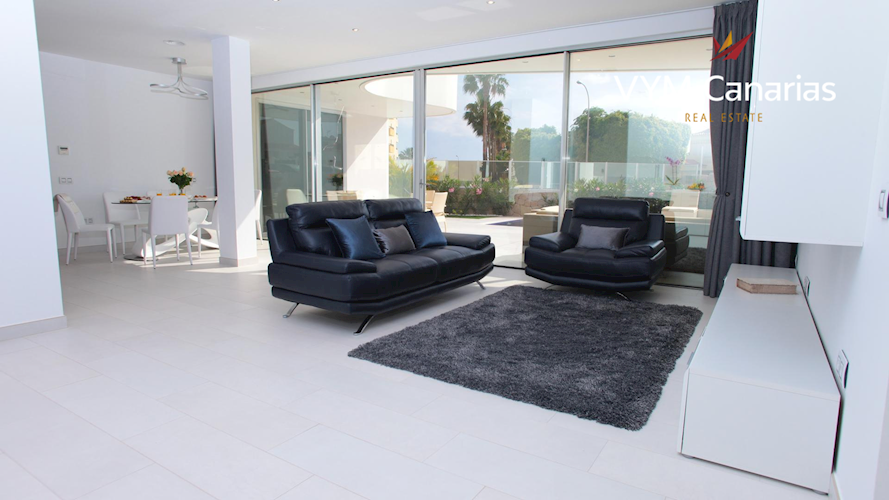 4 bed villa for sale in La Caleta