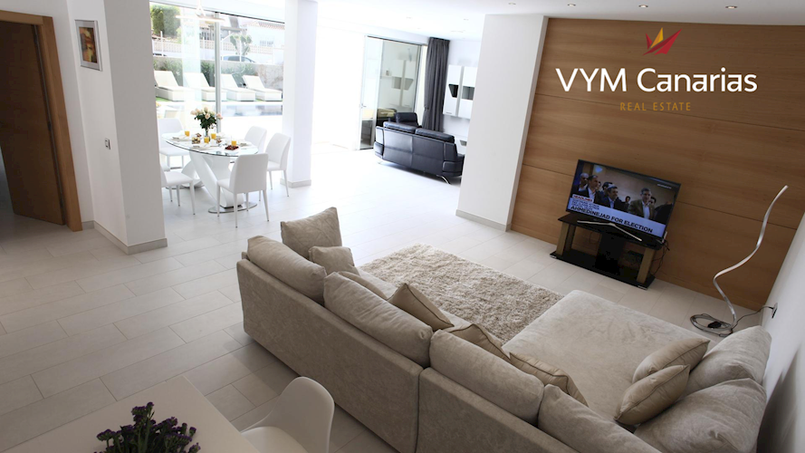 4 bed villa for sale in La Caleta