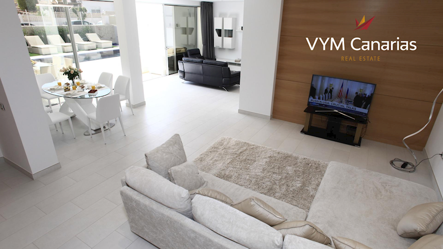 4 bed villa for sale in La Caleta