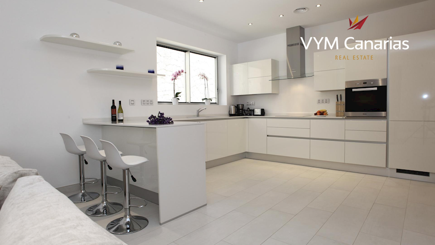 4 bed villa for sale in La Caleta