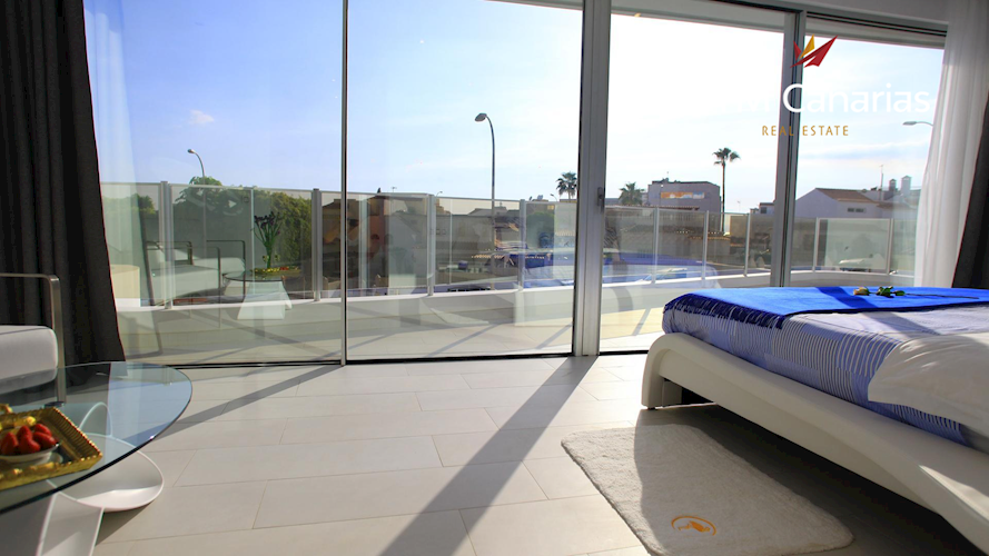 4 bed villa for sale in La Caleta