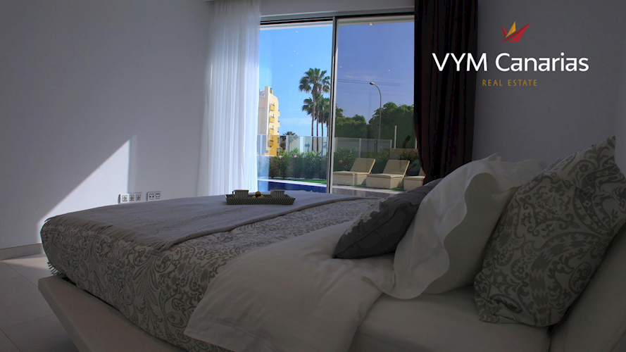 4 bed villa for sale in La Caleta