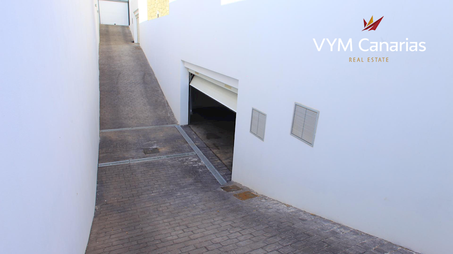 4 bed villa for sale in La Caleta