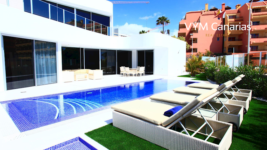 4 bed villa for sale in La Caleta