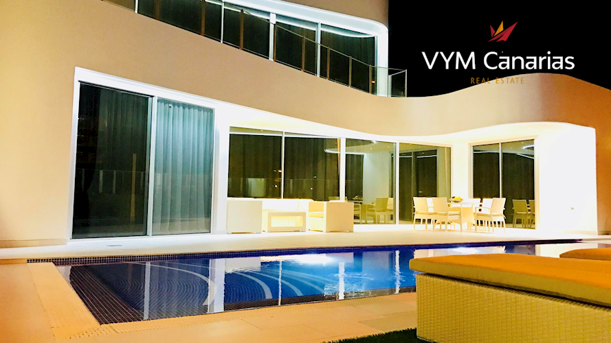 4 bed villa for sale in La Caleta