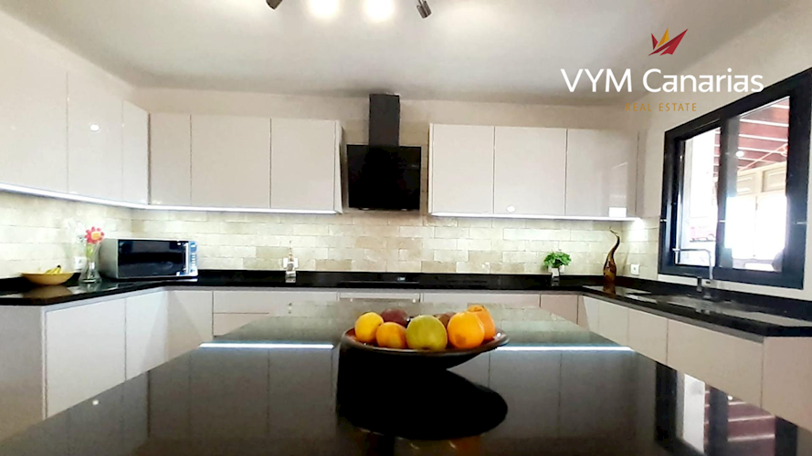 4 bed villa for sale in Golf del Sur