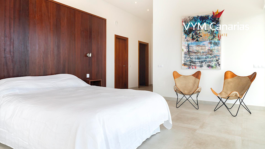 5 bed villa for sale in La Caleta