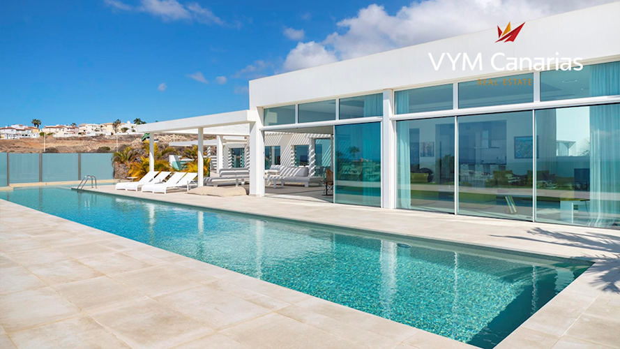 5 bed villa for sale in La Caleta