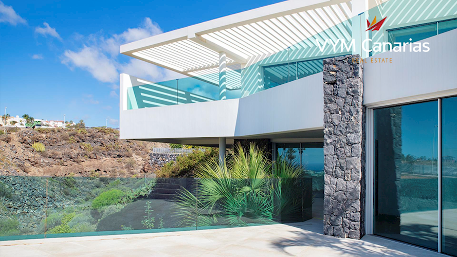 5 bed villa for sale in La Caleta