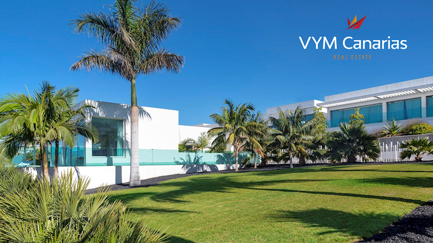 5 bed villa for sale in La Caleta