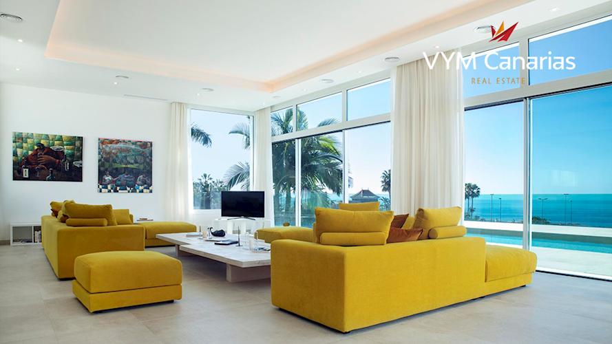 5 bed villa for sale in La Caleta