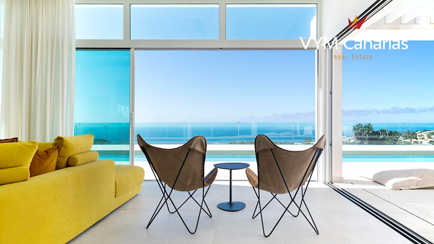 5 bed villa for sale in La Caleta