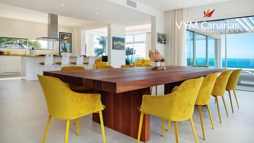 5 bed villa for sale in La Caleta