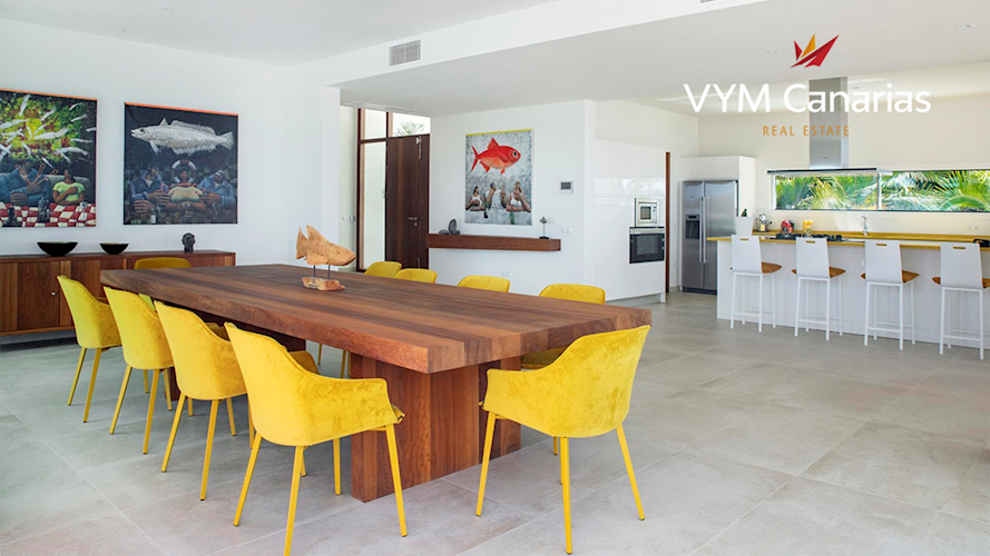 5 bed villa for sale in La Caleta