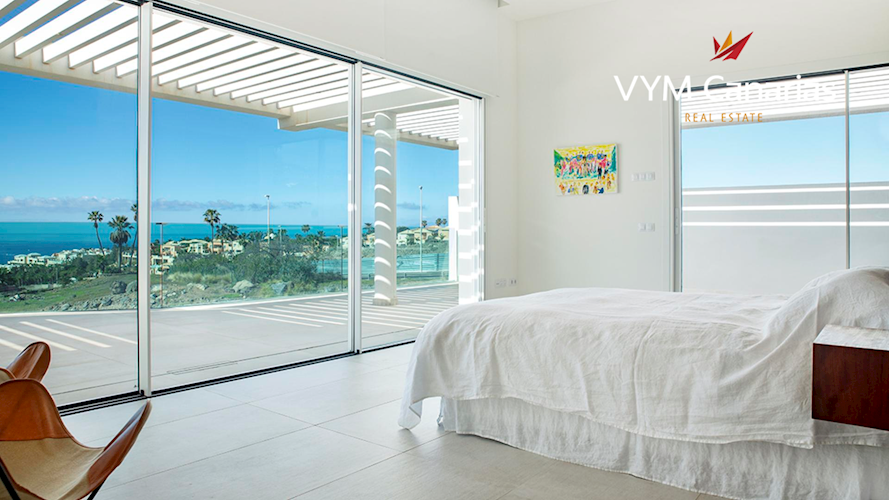 5 bed villa for sale in La Caleta