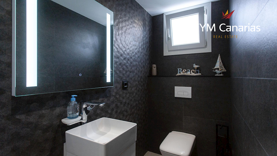 5 bed townhouse for sale in Callao Salvaje