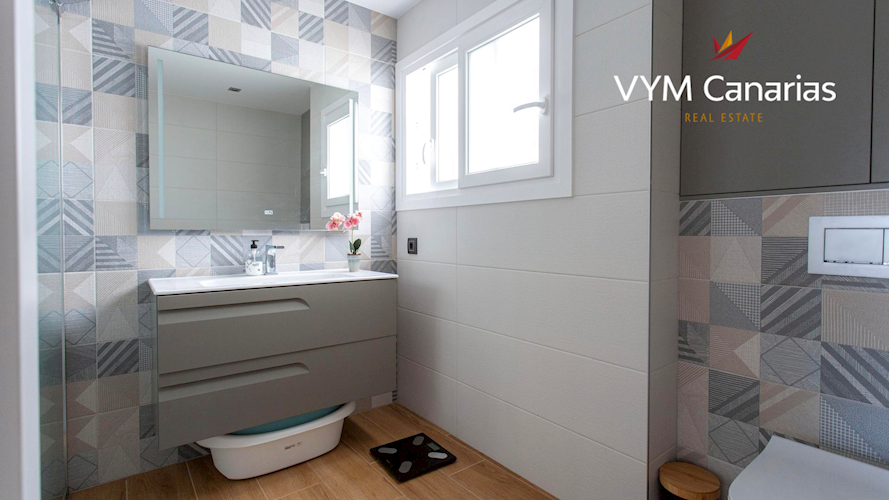 5 bed townhouse for sale in Callao Salvaje