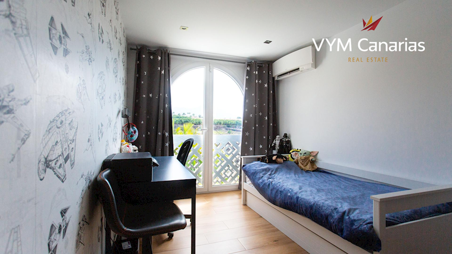 5 bed townhouse for sale in Callao Salvaje