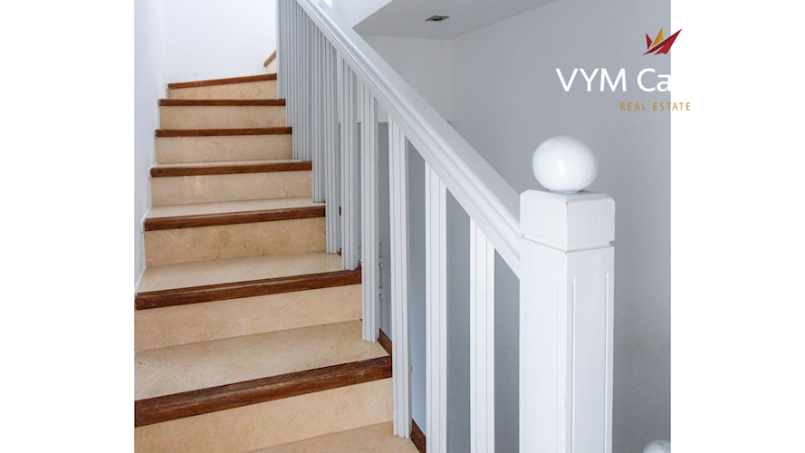 5 bed townhouse for sale in Callao Salvaje