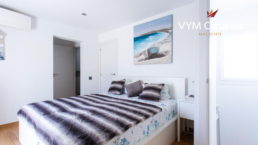 5 bed townhouse for sale in Callao Salvaje