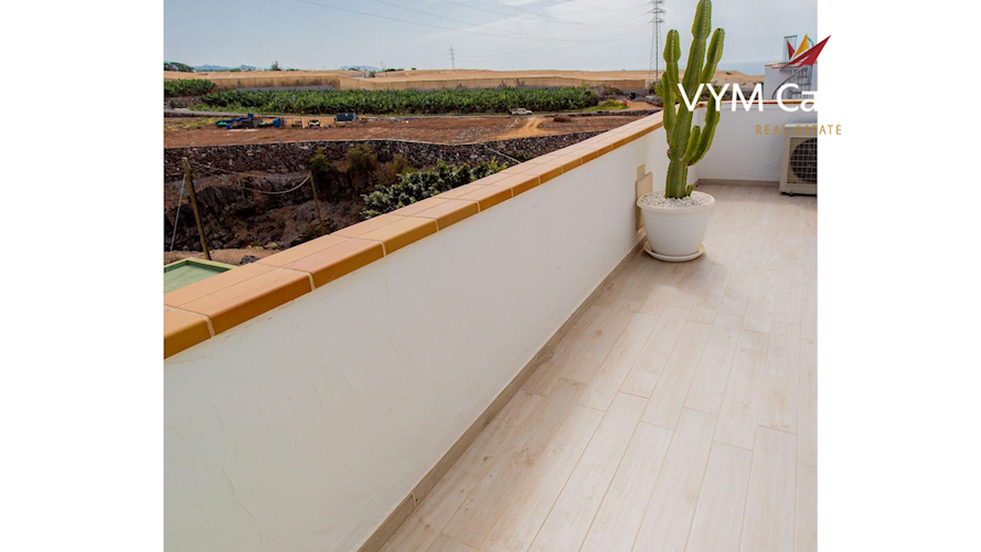 5 bed townhouse for sale in Callao Salvaje