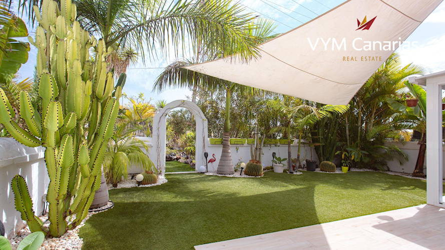 5 bed townhouse for sale in Callao Salvaje