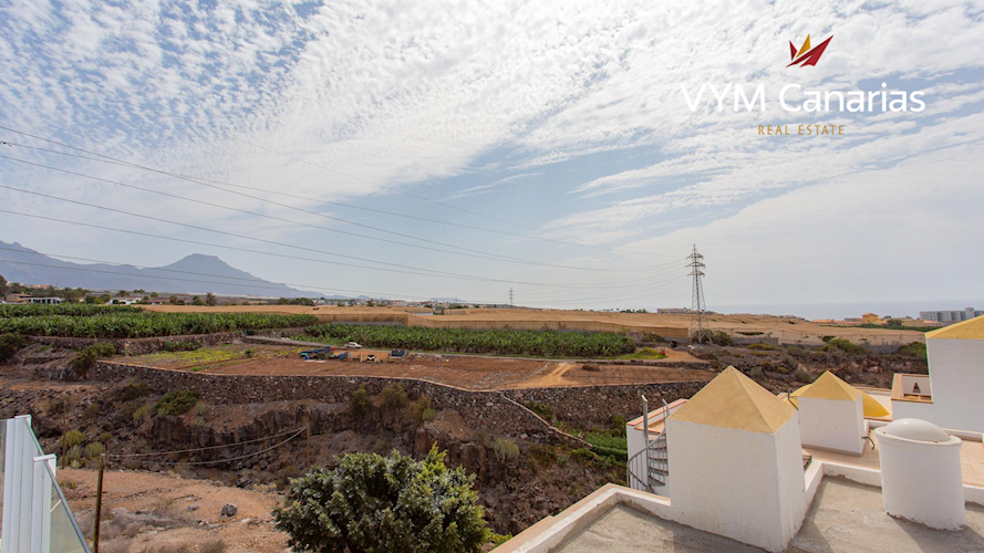 5 bed townhouse for sale in Callao Salvaje