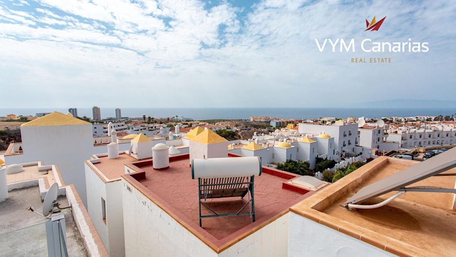 5 bed townhouse for sale in Callao Salvaje