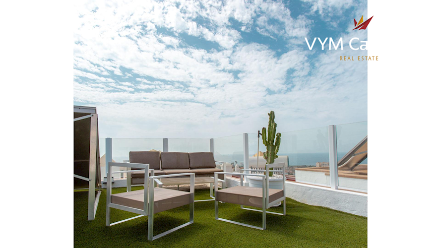 5 bed townhouse for sale in Callao Salvaje